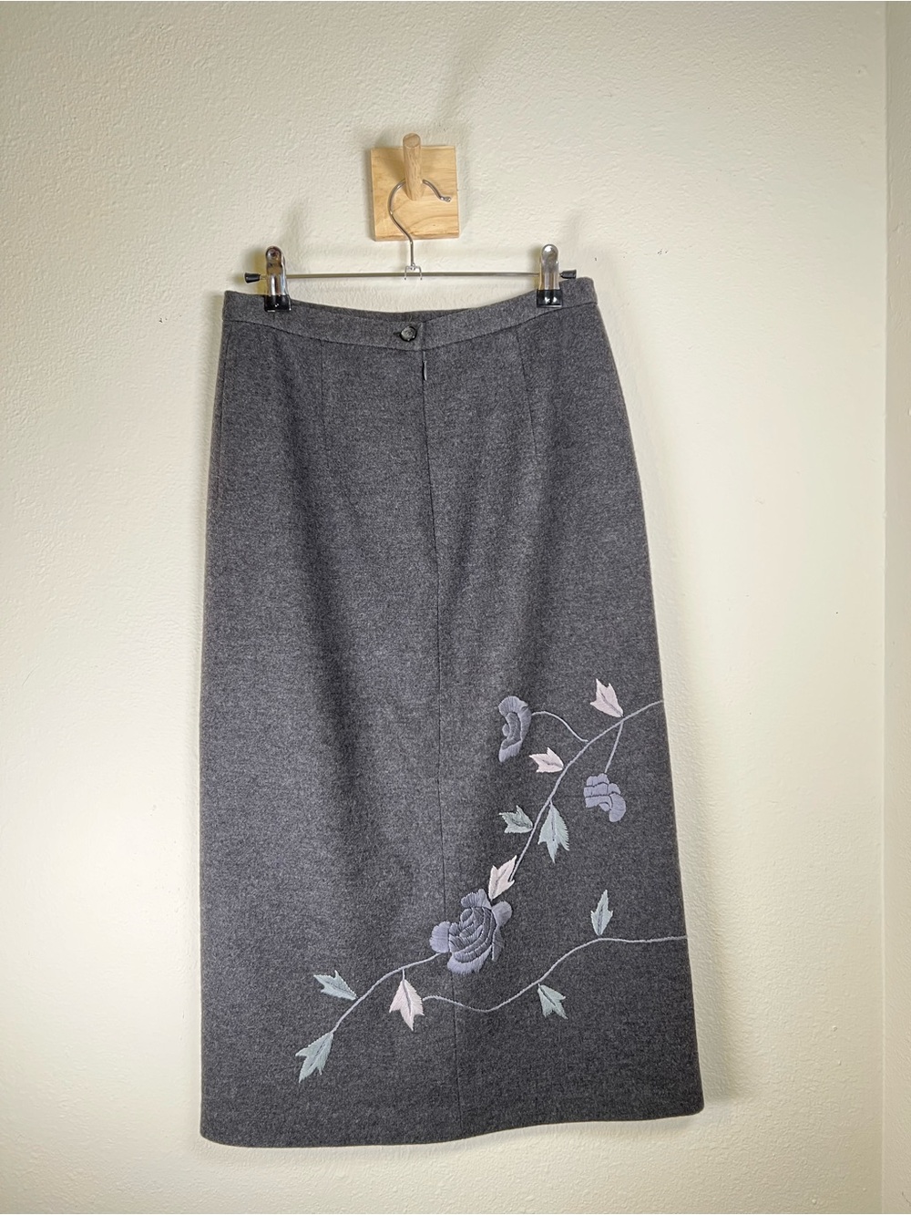 Vintage Dolce & Gabbana Charcoal Gray Midi Skirt with Floral Embroidery - Picture 2 of 7